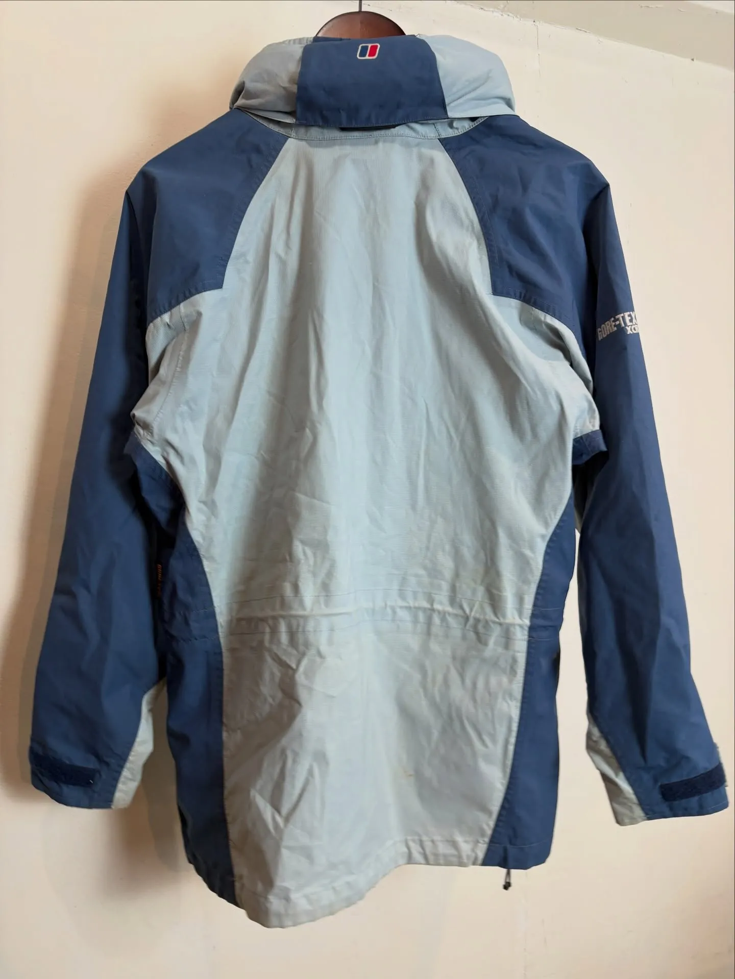 【商品紹介】Berghaus GORE-TEX XCR シェ...