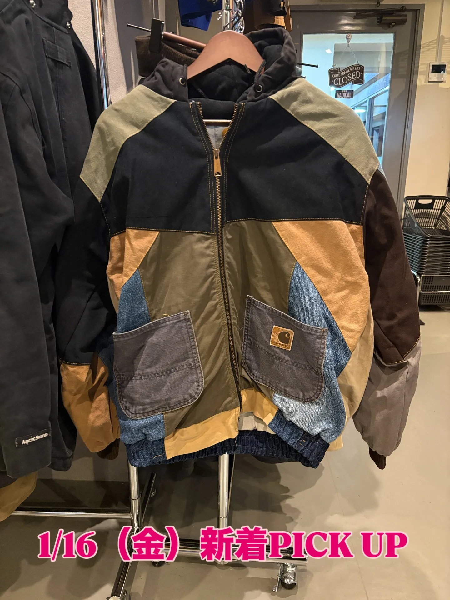 【商品紹介】Carhartt リメイク パッチワーク フーデ...