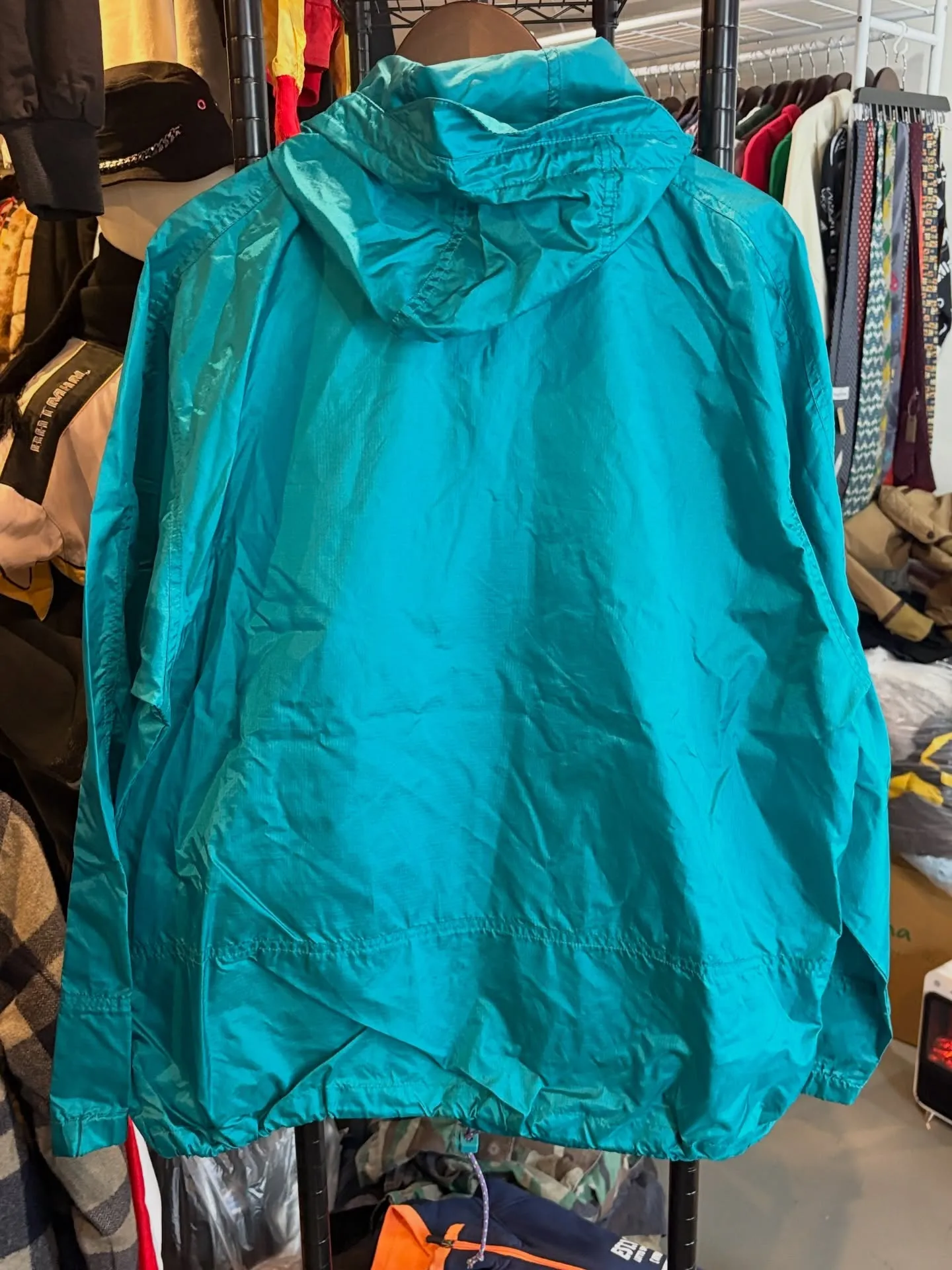 【商品紹介】Eddie Bauer ナイロンアノラックパーカ...